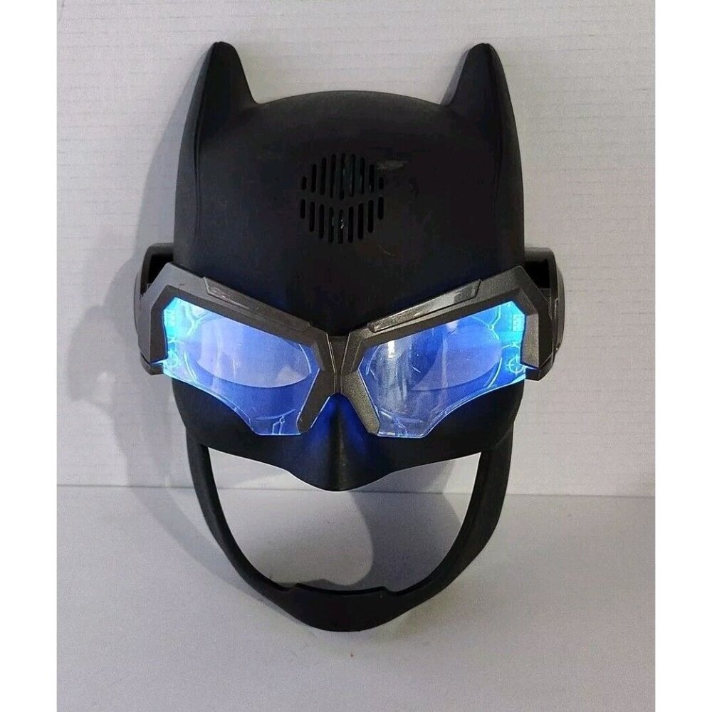Batman Voice Changing / Talking-Glowing Eyes Mask Mattel/DC Comics